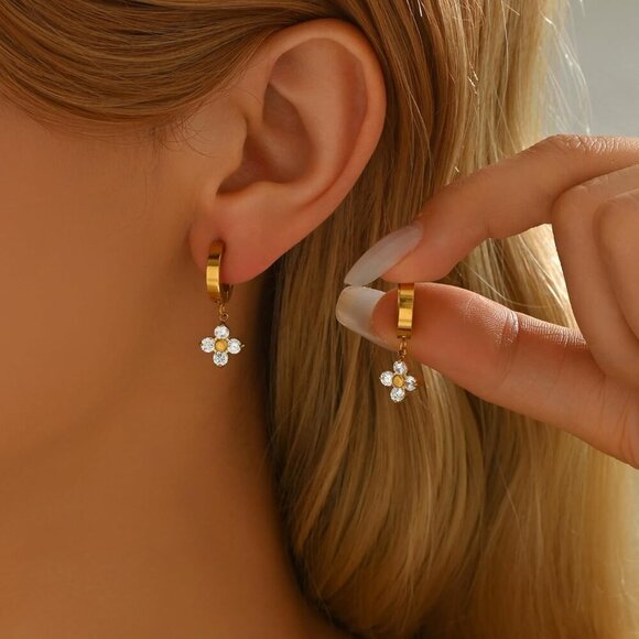 🆕 Women Gold Delicately Designed Earrings 18K Elegant Pearl Sunflower Jewelry - Picture 2 of 7